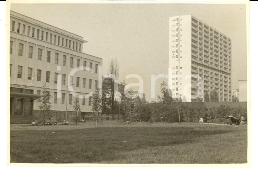 Fotografia d epoca originale 1956 MILANO via LINNEO  Nuova sede liceo BECCARIA Foto ARTISTICA 10 x 14 cm 1