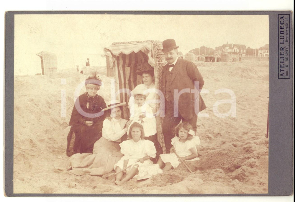 Fotografia d epoca originale 1910 ca LUBECCA D Foto di famiglia sulla spiaggia Atelier LUBECA VINTAGE 1