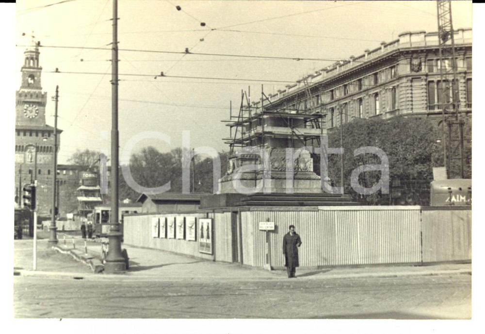 Fotografia d epoca originale 1956 MILANO Largo CAIROLI  Lavori al monumento a GARIBALDI Foto ARTISTICA 1