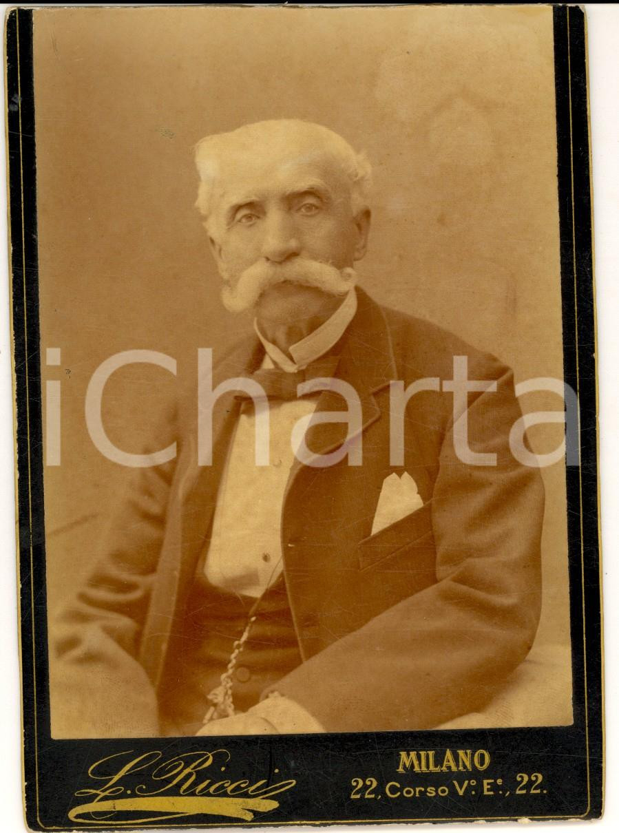 Fotografia d epoca originale 1884 MILANO Ritratto di Ambrogio BALOSSI MERLO Fotografia LEONE RICCI RIFILATA 1