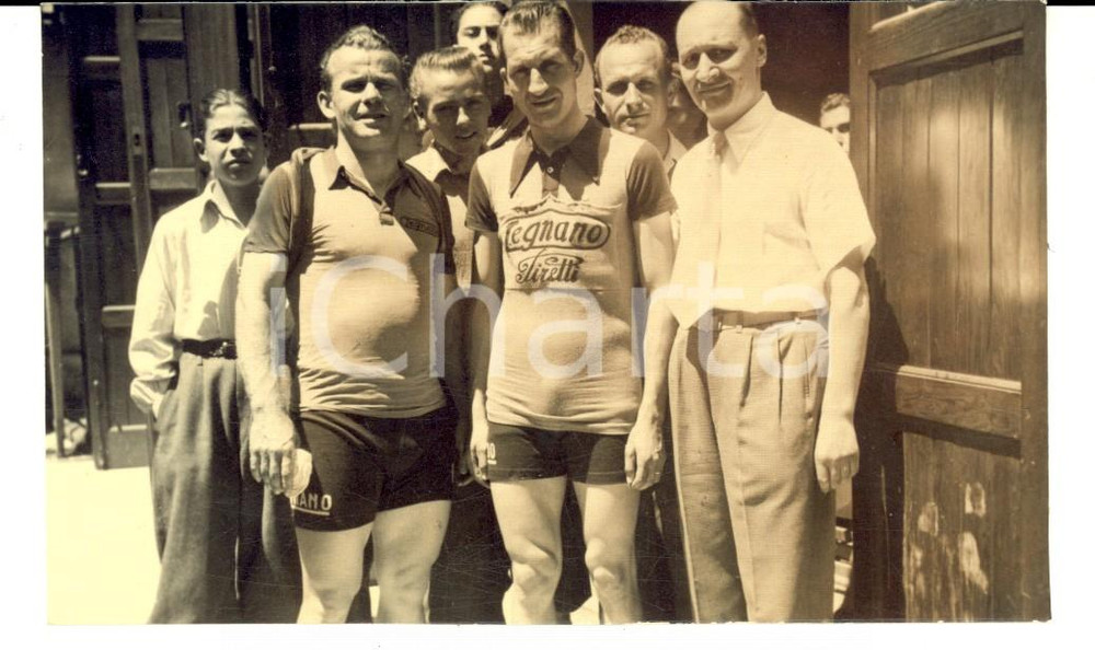1930 ca CICLISMO Atleti squadra LEGNANO PIRELLI prima di una gara *Fotografia FP