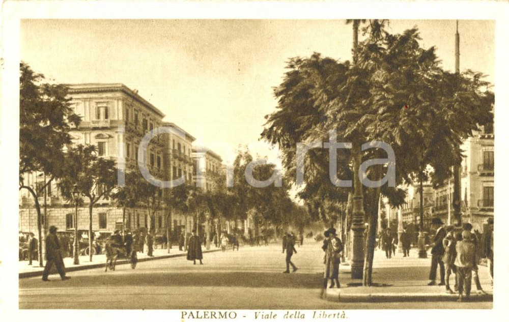 Cartolina originale da collezione 1938 PALERMO Passanti e calesse in Viale della LIBERTà Cartolina ANIMATA FP VG 1