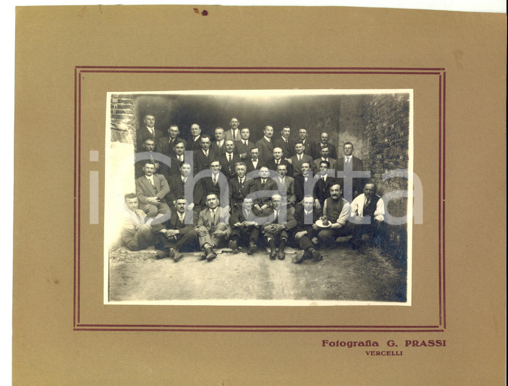 Fotografia d epoca originale 1930 ca VERCELLI Foto di gruppo dei lavoratori di un azienda Foto G. PRASSI 1