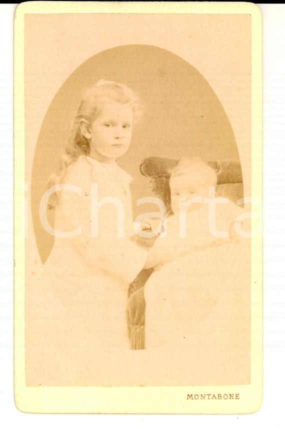 Fotografia d epoca originale 1880 ca MILANO Ritratto di bambina con il fratellino Foto MONTABONE 1