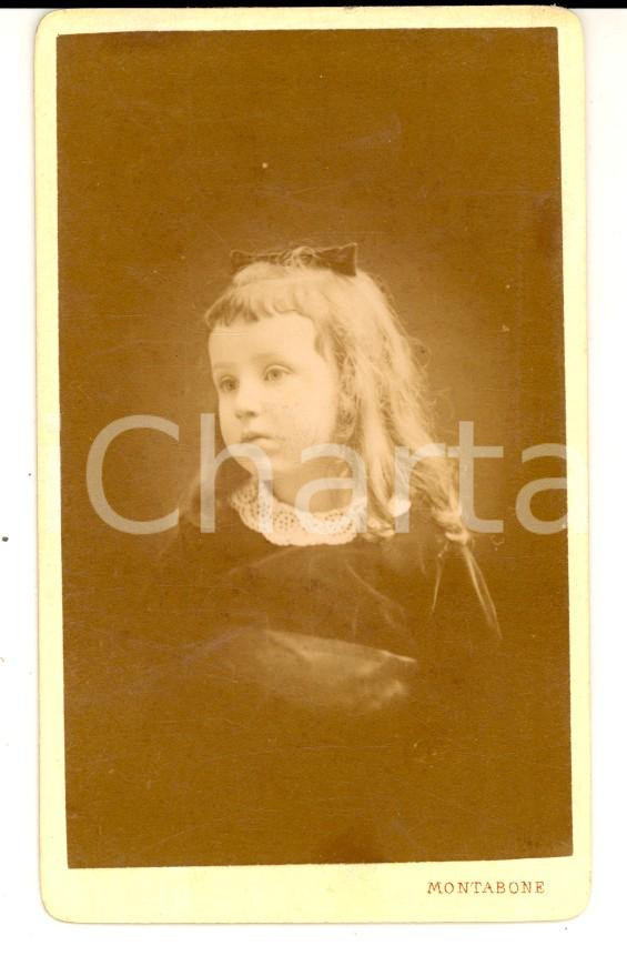 Fotografia d epoca originale 1880 ca MILANO Ritratto di bambina bionda con abito in velluto Foto MONTABONE 1