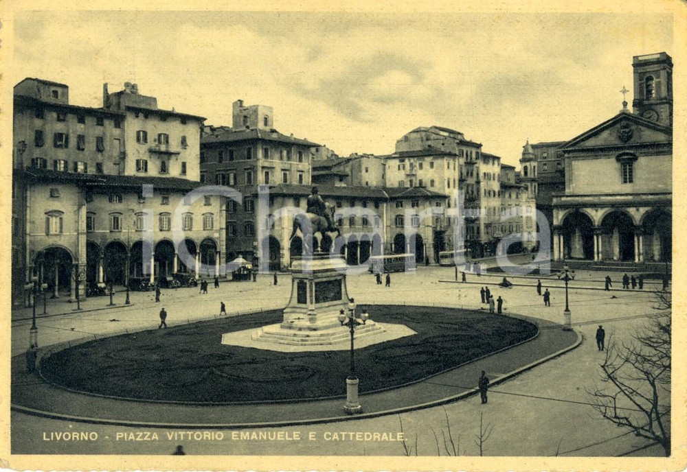Cartolina originale da collezione 1942 LIVORNO Piazza VITTORIO EMANUELE con la cattedrale di SAN FRANCESCO FG VG 1