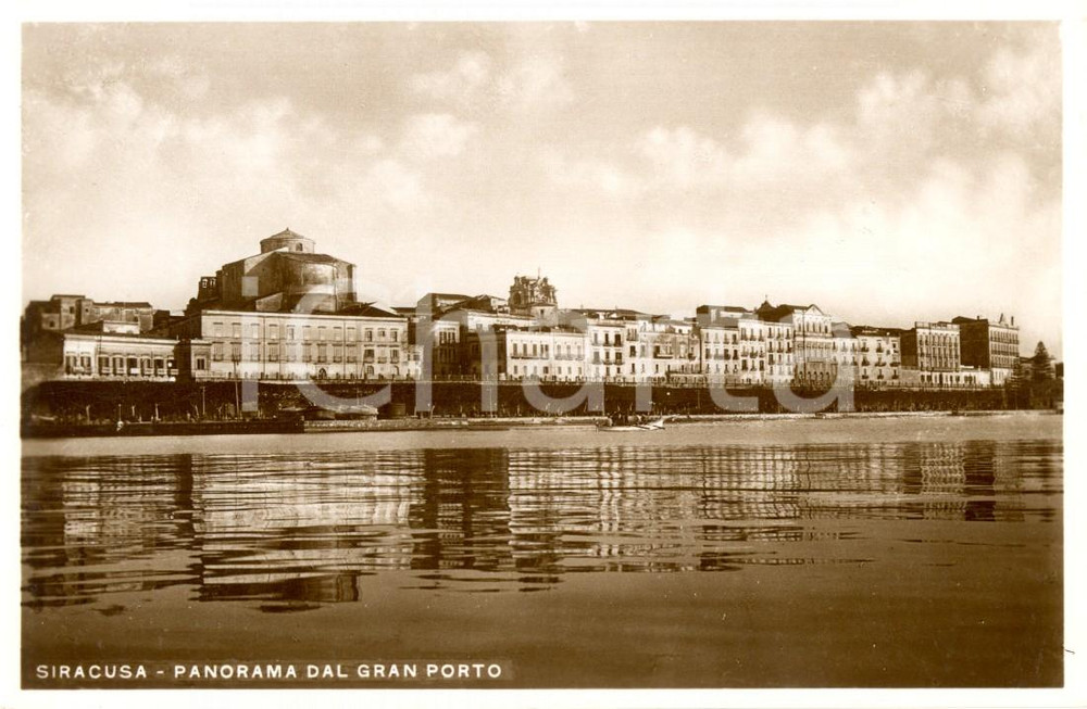 1930 ca SIRACUSA Veduta della città dal PORTO GRANDE sul MAR IONIO *Cartolina FP