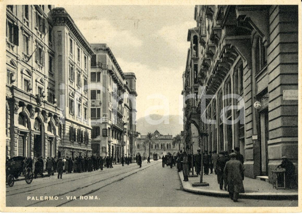 Cartolina originale da collezione 1941 PALERMO Via ROMA all incrocio con via SANTAROSA con passanti e tram FG VG 1