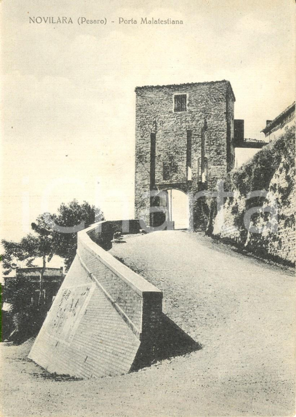 Cartolina originale da collezione 1971 PESARO Veduta della porta MALATESTIANA di NOVILARA Cartolina postale FG VG 1