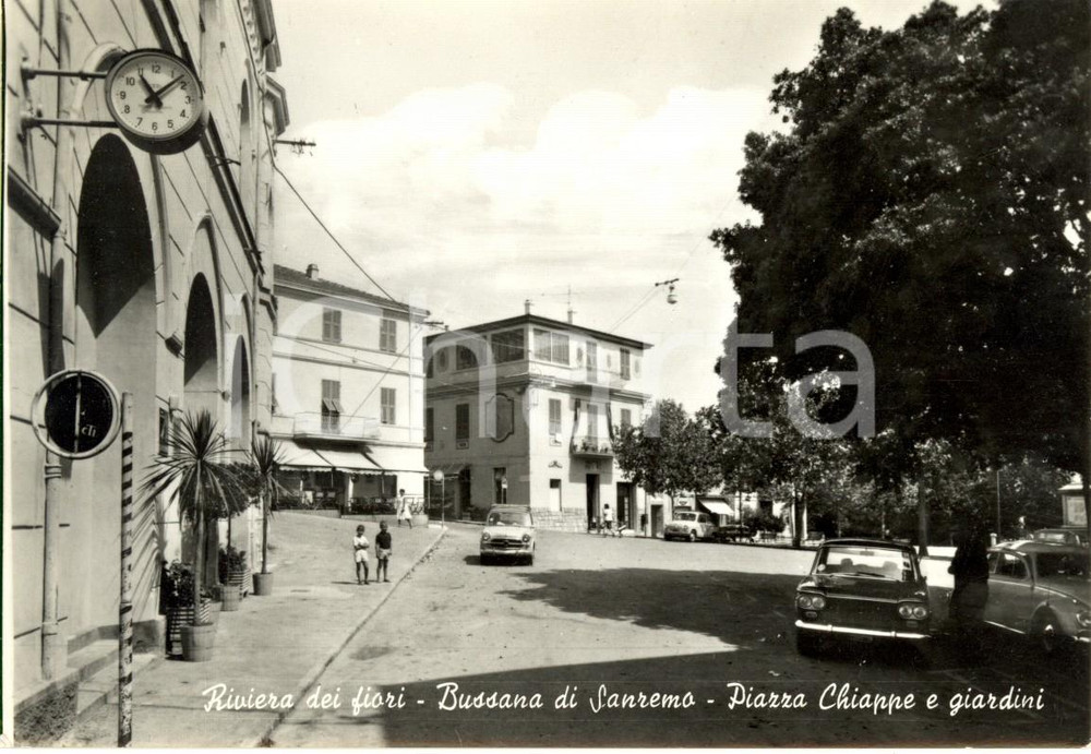Cartolina originale da collezione 1967 SANREMO IM Automobili e passanti in piazza Giovanni CHIAPPE a BUSSANA FG 1
