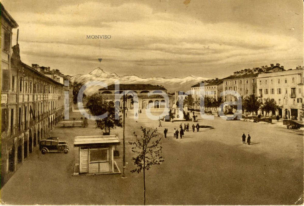 Cartolina originale da collezione 1947 SAVIGLIANO CN Piazza VITTORIO EMANUELE con MONVISO sullo sfondo FG VG 1