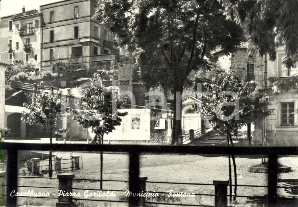 Cartolina originale da collezione 1961 CASALBUONO SA Piazza Giuseppe GARIBALDI con la fontana e il municipio FG 1