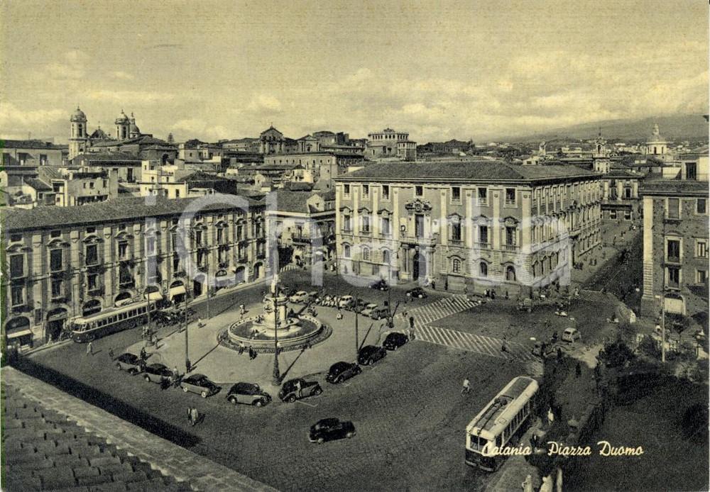 Cartolina originale da collezione 1958 CATANIA Piazza DUOMO con fontana e Palazzo ELEFANTI ANIMATA FG VG 1