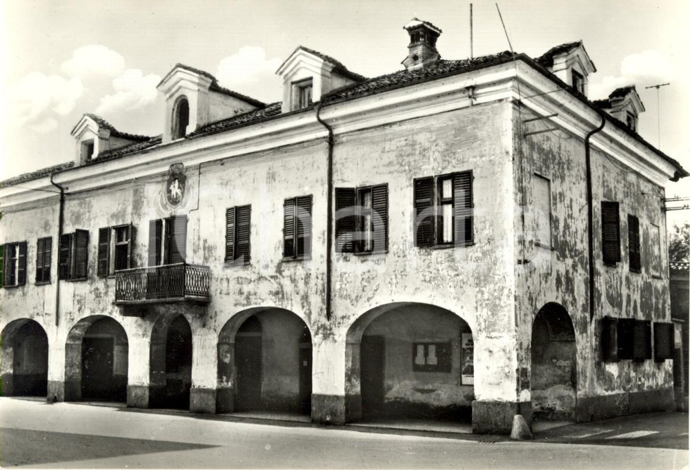 1960 ca CAVALLERLEONE (CN) Veduta esterna del Palazzo Comunale *Cartolina FG NV