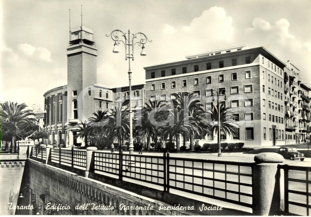 Cartolina originale da collezione 1958 TARANTO La sede dell Istituto Nazionale Previdenza Sociale ANIMATA FG VG 1