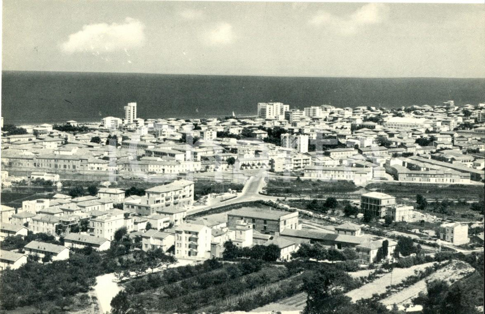 Cartolina originale da collezione 1950 ca PESARO Scorcio della cittÃ  affacciata sul mare Cartolina FG NV 1