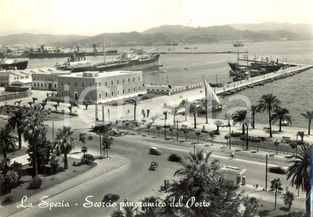 Cartolina originale da collezione 1955 LA SPEZIA Scorcio panoramico del porto con distributore AGIP FG VG 1