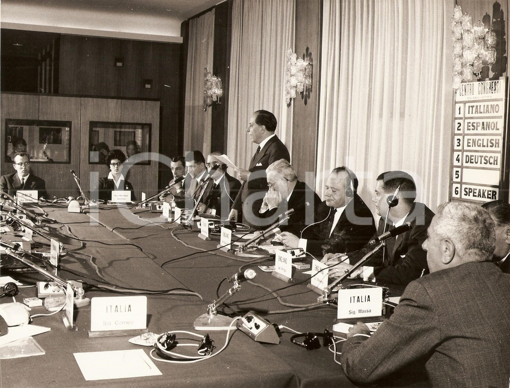 Fotografia d epoca originale 1962 MILANO Congresso Internazionale CARBION Intervento Dottor BOTTONI Foto 1