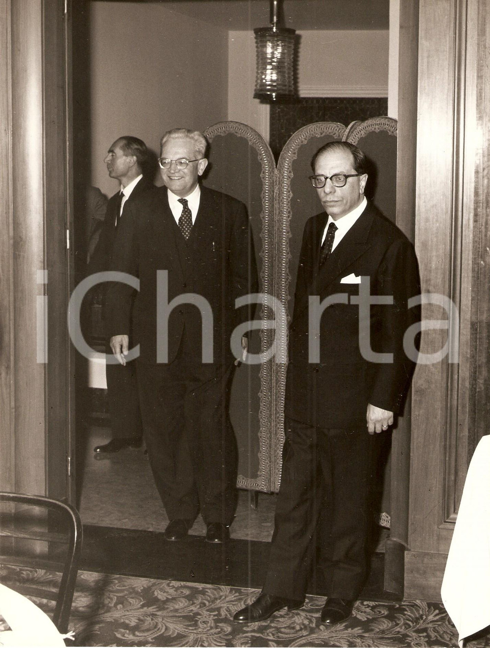 Fotografia d epoca originale 1962 MILANO Congresso Internazionale CARBION Dr. BOTTONI e Sig. BEVILACQUA Foto 1