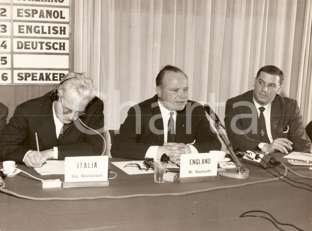 Fotografia d epoca originale 1962 MILANO Congresso Internazionale CARBION Intervento Mister BACKWITH Foto 1