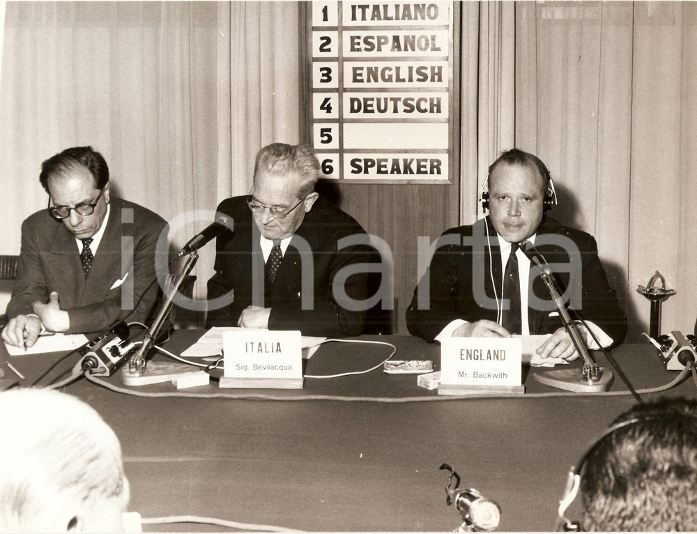 Fotografia d epoca originale 1962 MILANO Congresso Internazionale CARBION Sig. BEVILACQUA e Mr. BACKWITH Foto 1