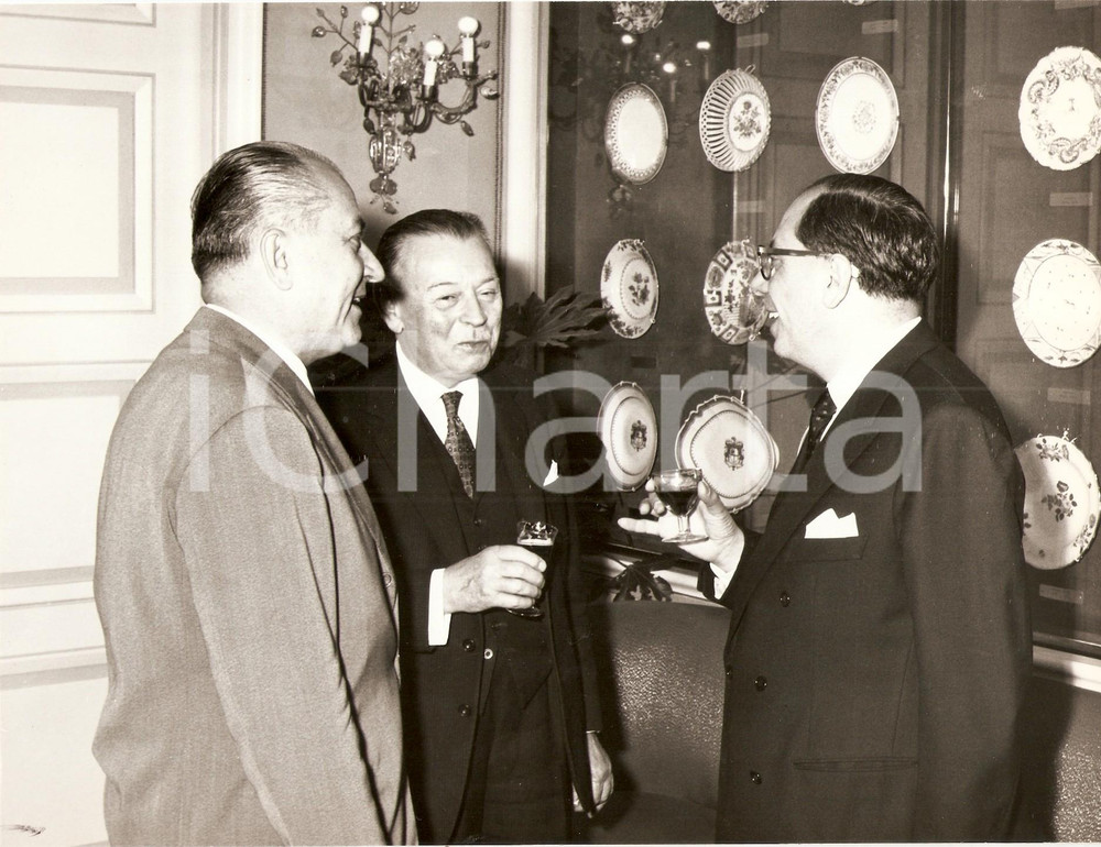 Fotografia d epoca originale 1962 MILANO Congresso Internazionale CARBION Mr. ECKERT e Dott. BOTTONI Foto 1