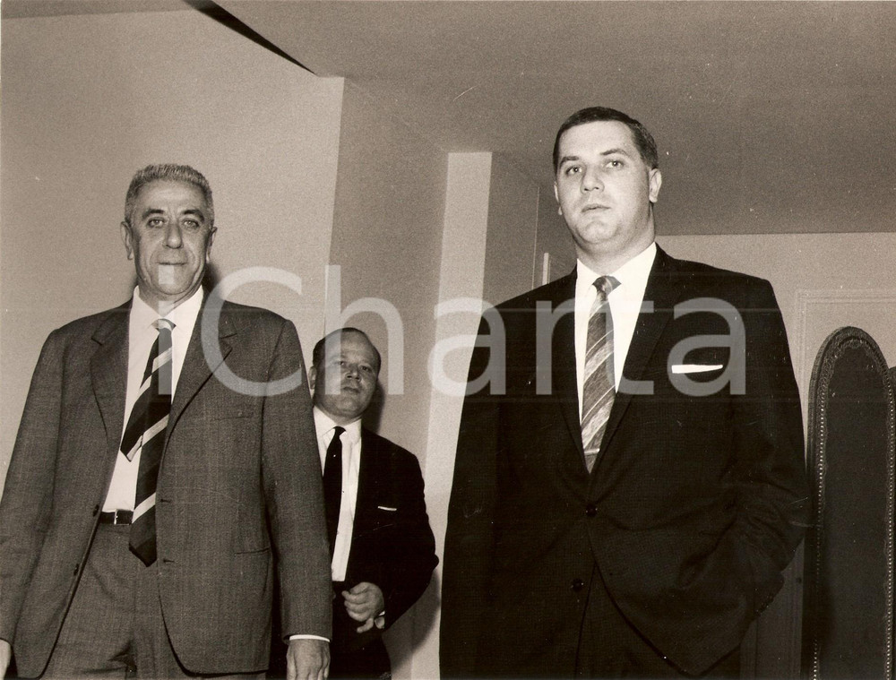 Fotografia d epoca originale 1962 MILANO Congresso Internazionale CARBION Mr. BACKWITH con dirigenti Foto 1
