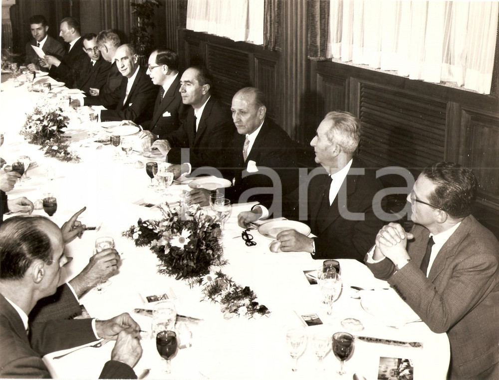 Fotografia d epoca originale 1962 MILANO Congresso Internazionale CARBION Cena di gala con dirigenti Foto 1