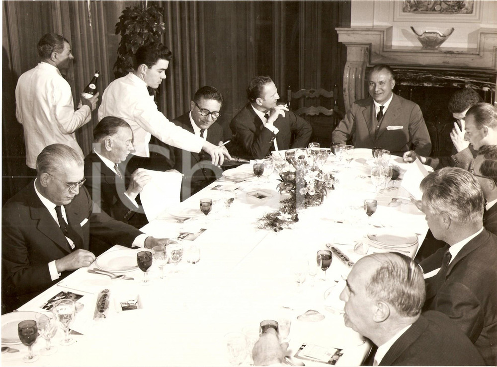 Fotografia d epoca originale 1962 MILANO Congresso Internazionale CARBION Cena di gala con dirigenti Foto 1