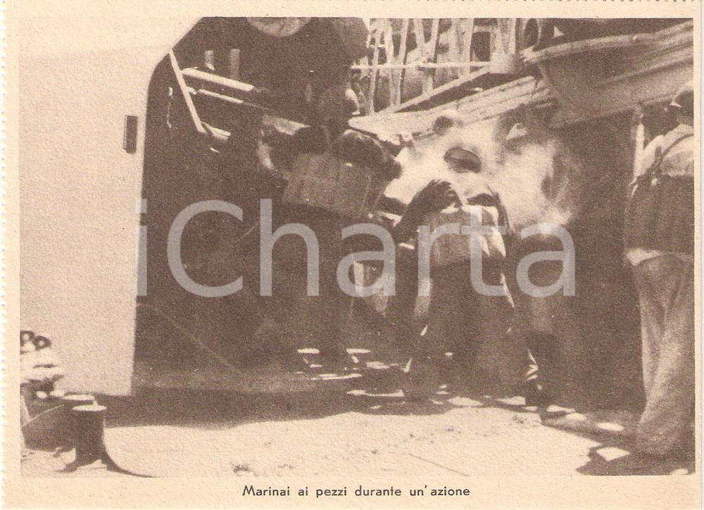 Cartolina originale da collezione 1940 ca WW2  MARINA MILITARE Marinai ai pezzi durante un azione Cartolina 1