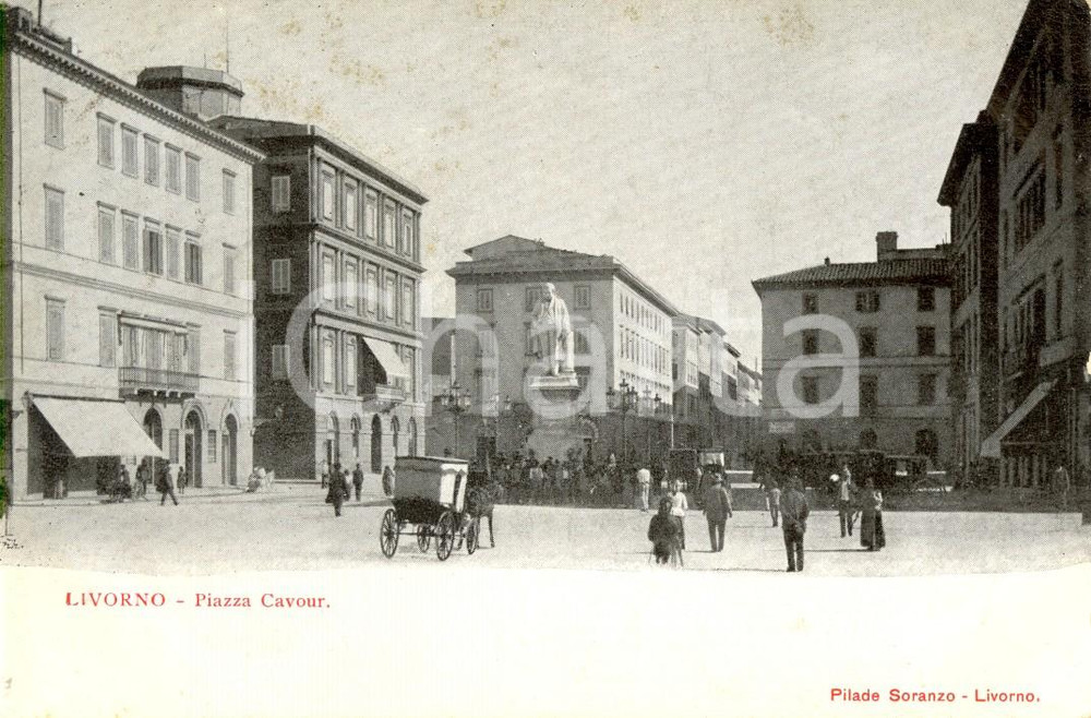 Cartolina originale da collezione 1902 LIVORNO Passanti in piazza Camillo Benso di CAVOUR Cartolina ANIMATA FP VG 1