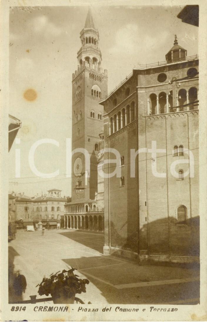Cartolina originale da collezione 1920 ca CREMONA Veduta del TORRAZZO in Piazza del COMUNE Cartolina FP NV 1