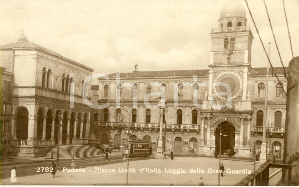 Cartolina originale da collezione 1910 ca PADOVA Piazza UNITA  d ITALIA Loggia GRAN GUARDIA con tram e passanti FP 1