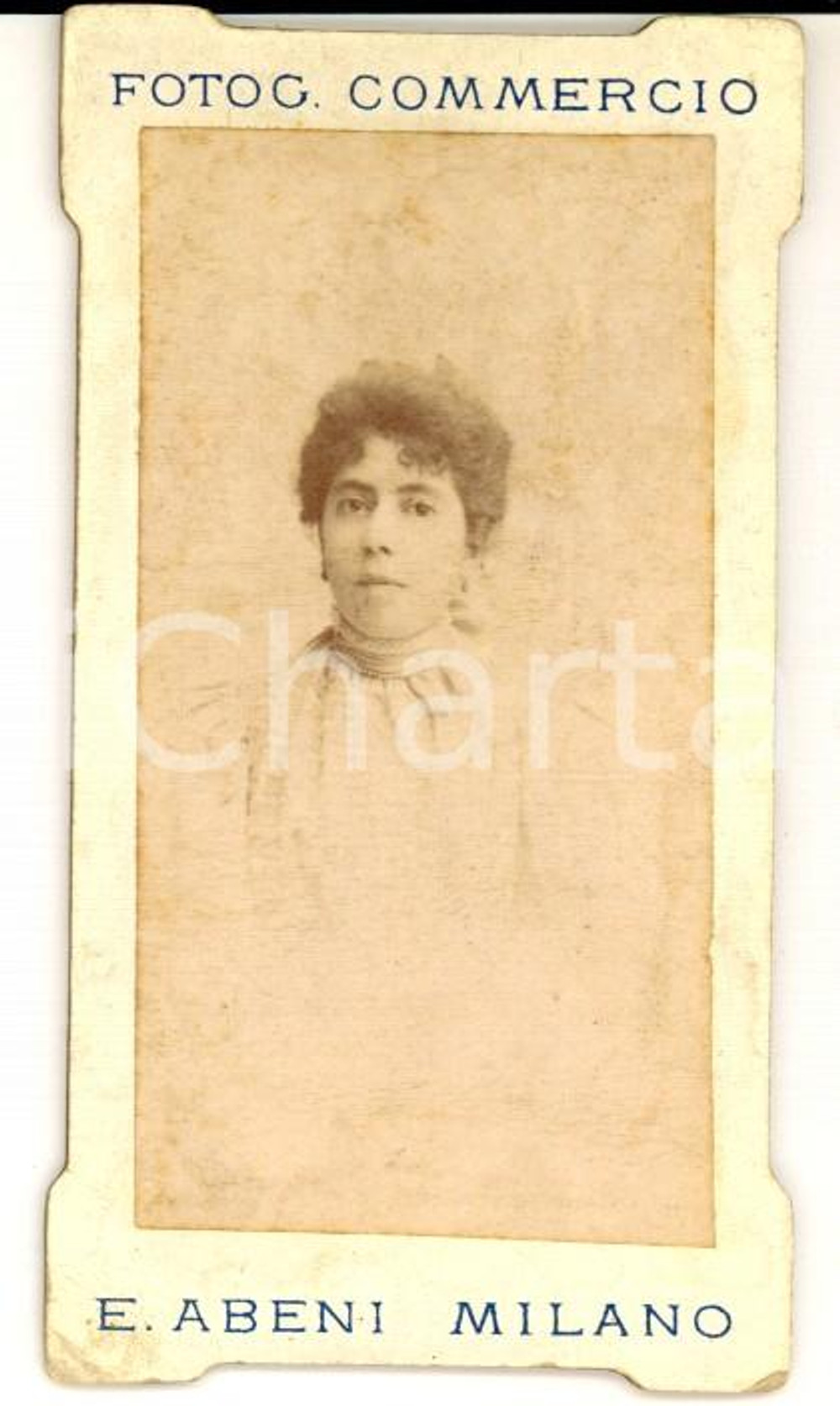Fotografia d epoca originale 1890 ca MILANO Ritratto di donna in abito bianco Fotografia Enrico ABENI 1