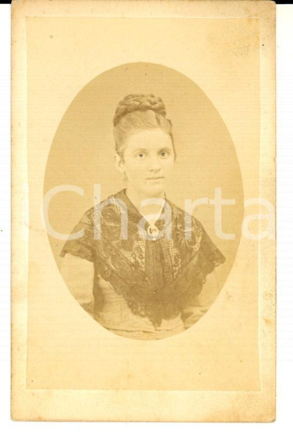 Fotografia d epoca originale 1870 ca GENOVA Donna con mantellina in pizzo nera Fotografia COSTA CDV 1