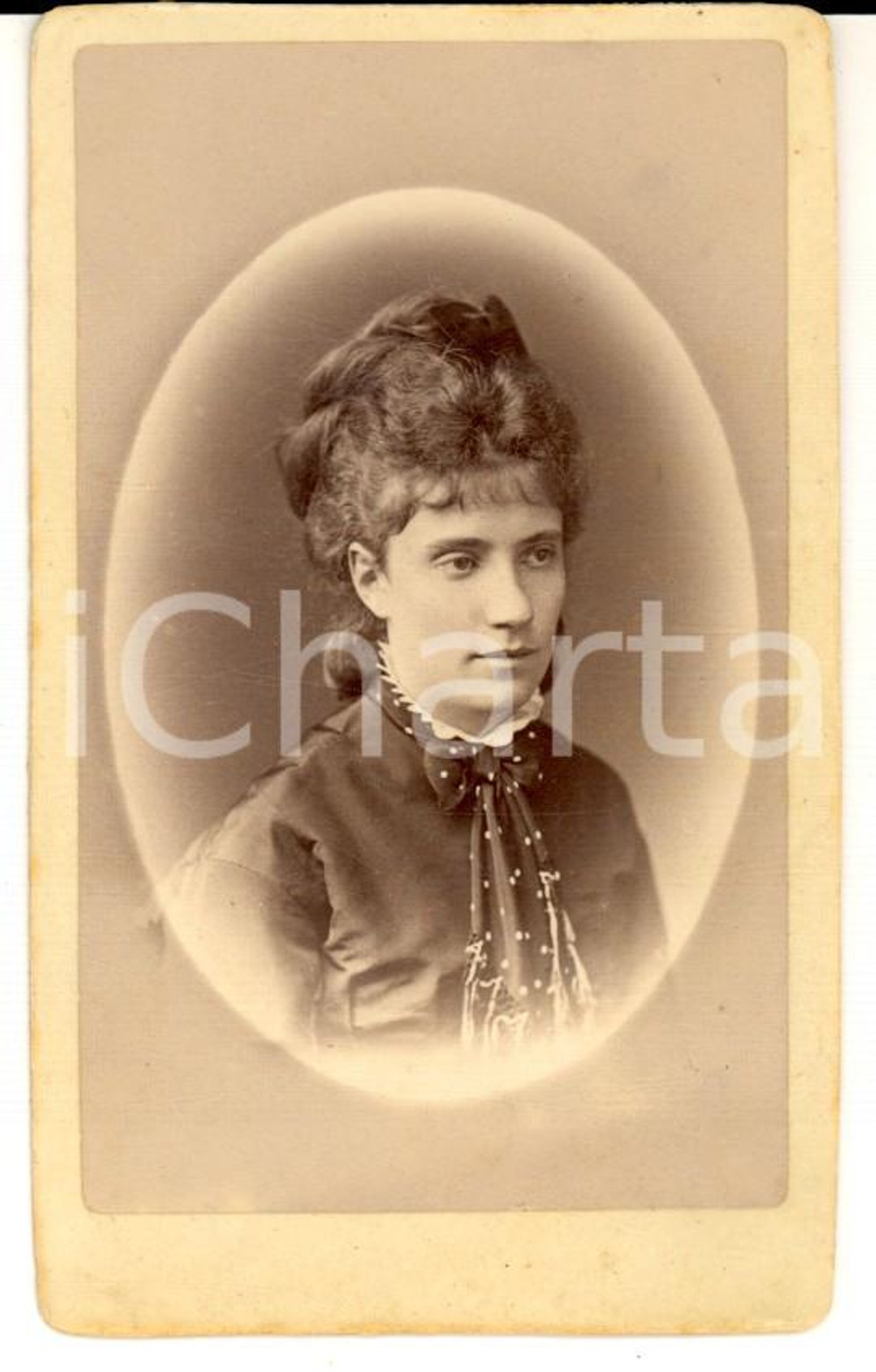 Fotografia d epoca originale 1880 ca GENOVA Ritratto di donna con fiocco a pois Foto GIULIO ROSSI 1
