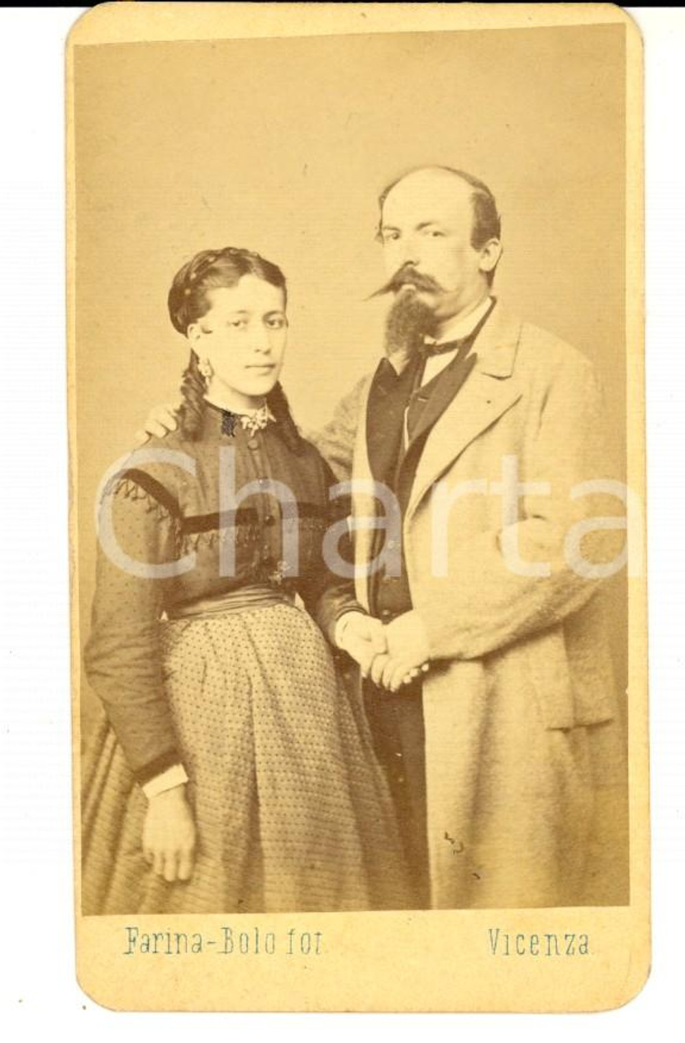 Fotografia d epoca originale 1890 ca VICENZA Coppia di sposi che si tengono per mano Foto FARINABOLO 1