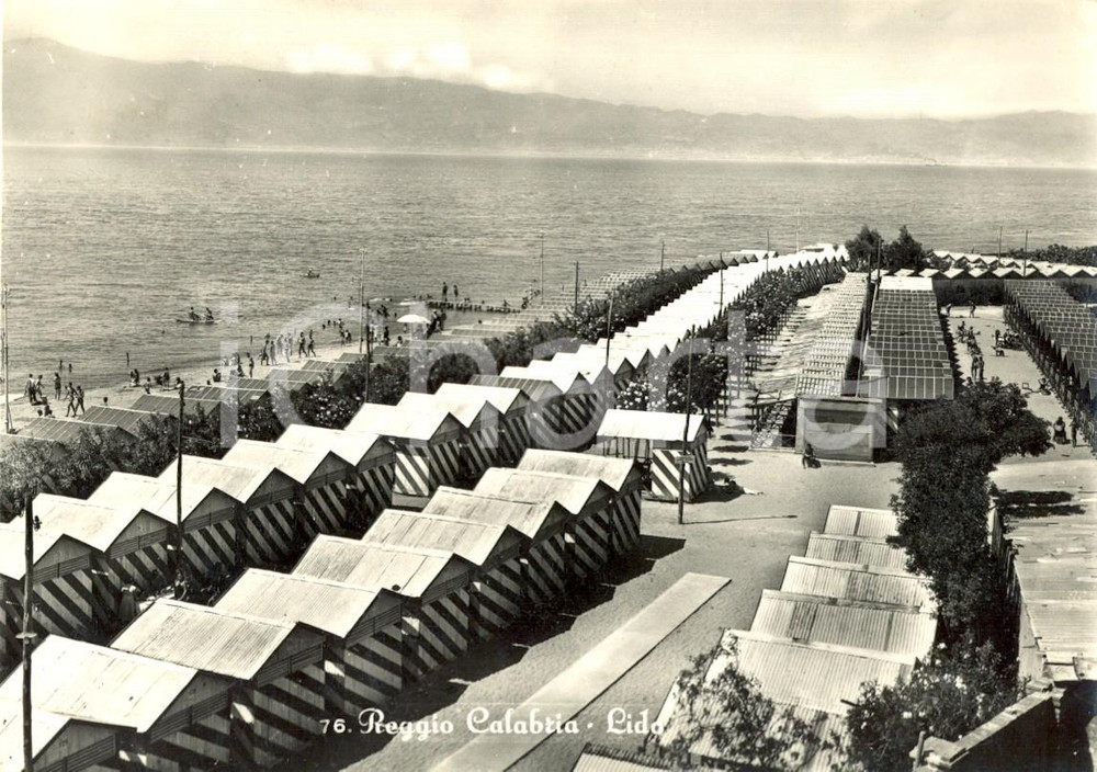 Cartolina originale da collezione 1954 REGGIO CALABRIA Spiaggia con bagnanti e stabilimenti balneari FG VG 1