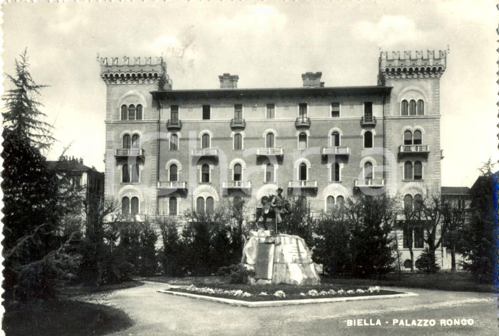 Cartolina originale da collezione 1960 BIELLA La facciata del palazzo RONCO e Monumento ai Caduti Cartolina FG VG 1