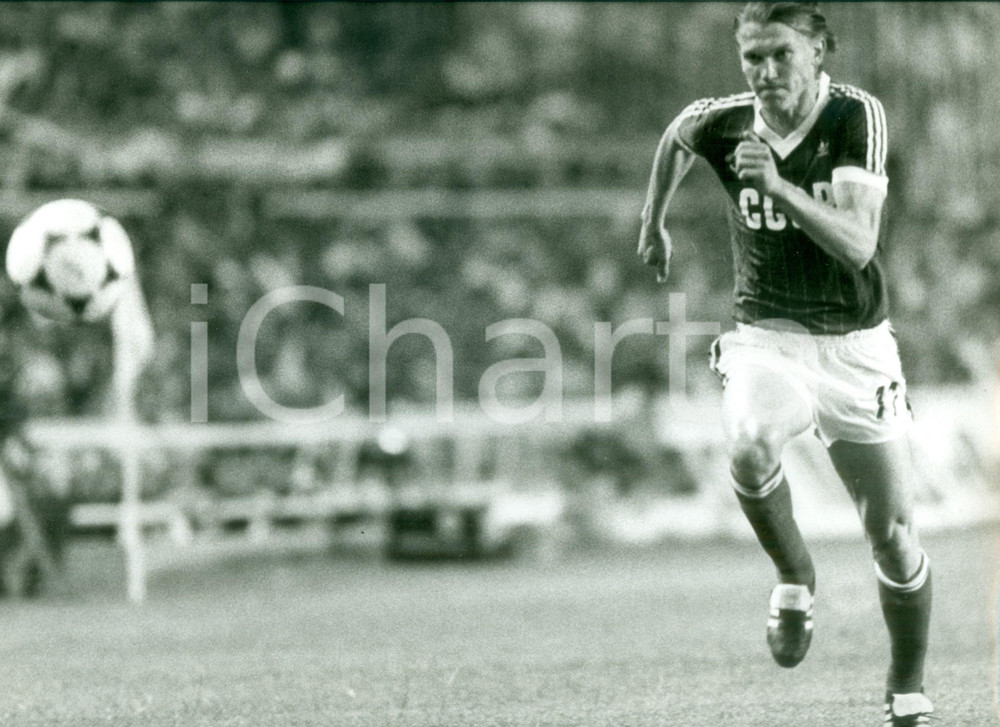 Fotografia d epoca originale 1980 ca RUSSIA Calcio Calciatore Oleh BLOCHIN durante una partita Fotografia 1