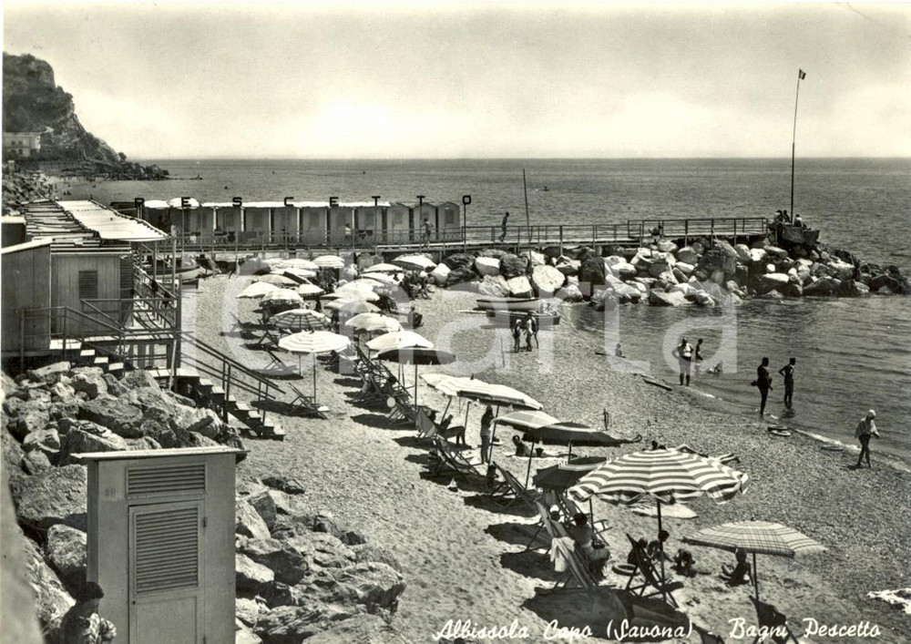 Cartolina originale da collezione 1957 ALBISOLA SUPERIORE SV Spiaggia con bagnanti e BAGNI PESCETTO FG VG 1