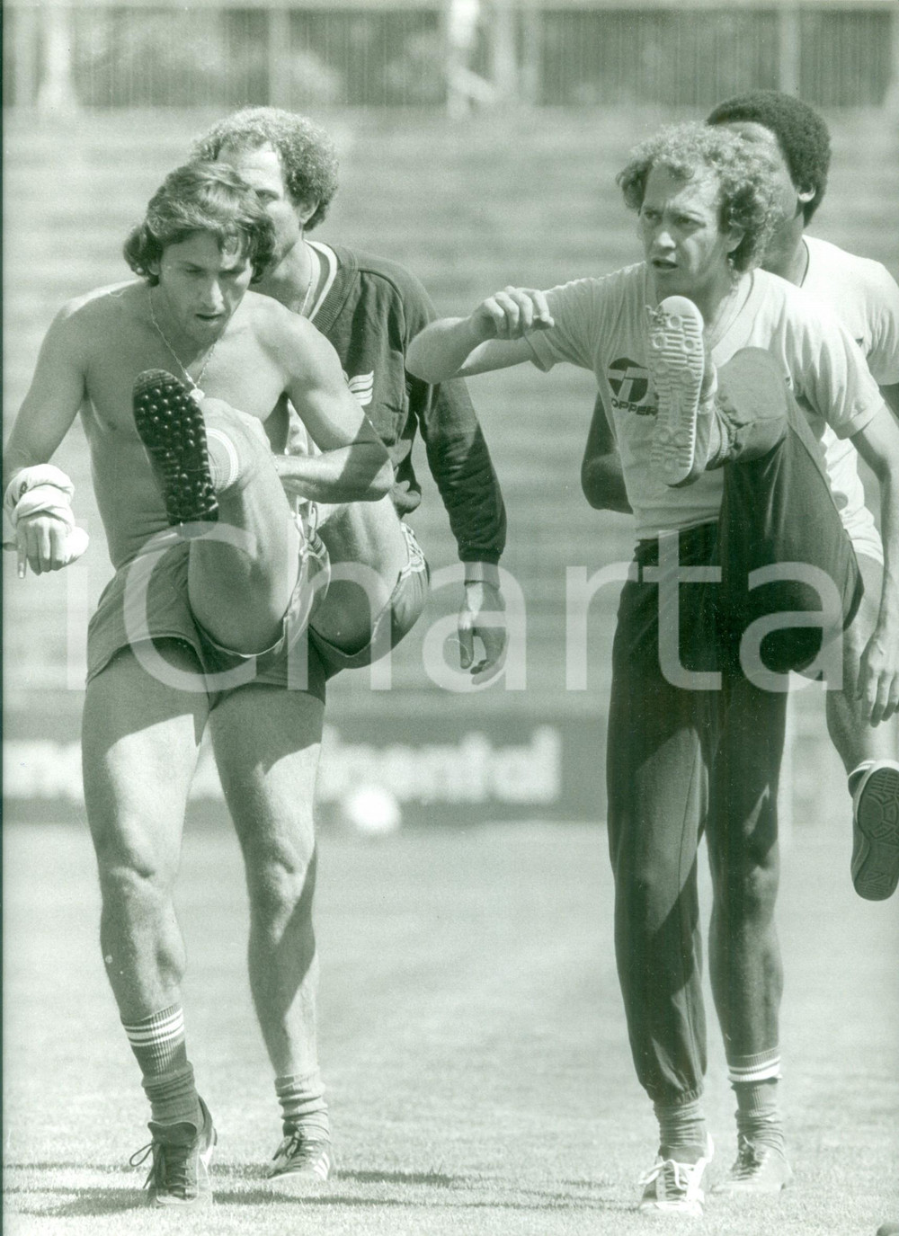 Fotografia d epoca originale 1978 BRASILE Calcio MONDIALI Calciatori ZICO e FALCAO si allenano Fotografia 1