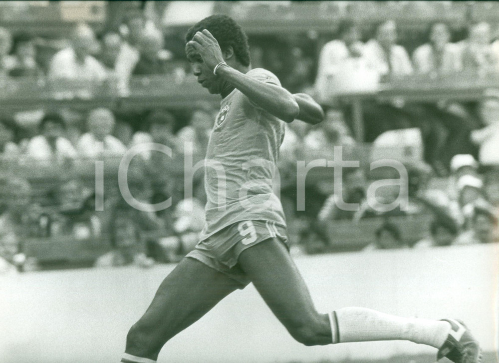 Fotografia d epoca originale 1978 BRASILE Calcio MONDIALI Attaccante Serginho CHULAPA durante la partita FOTO 1