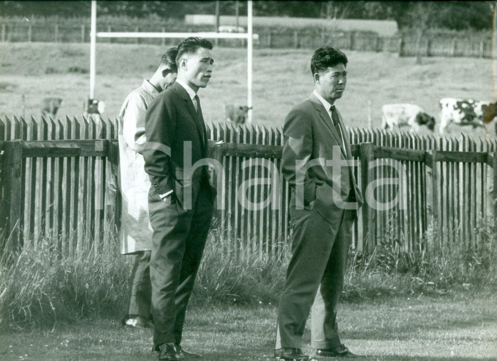 Fotografia d epoca originale 1966 MIDDLESBROUGH Mondiali CALCIO ITALIA  COREA Myung RYEHYUN Kim KWANGSUB 1