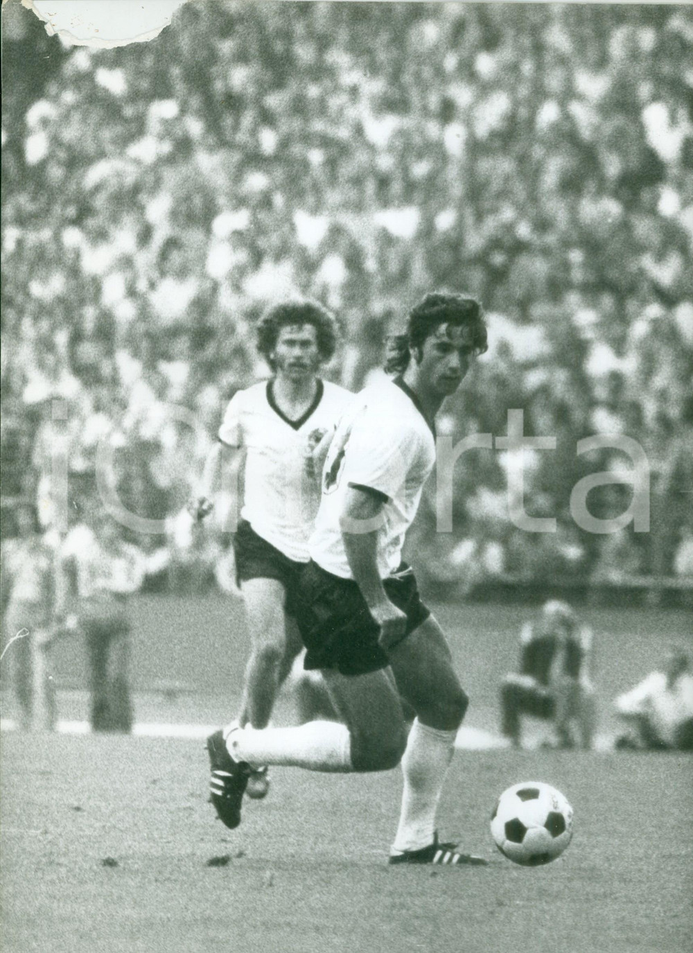 Fotografia d epoca originale 1974 DUSSELDORF Calcio GERMANIA OVEST  JUGOSLAVIA Paul BREITNER DANNEGGIATA 1