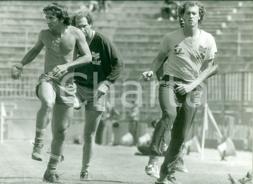 Fotografia d epoca originale 1978 BRASILE Calcio MONDIALI Campioni ZICO FALCAO e CARLOS si allenano Foto 1