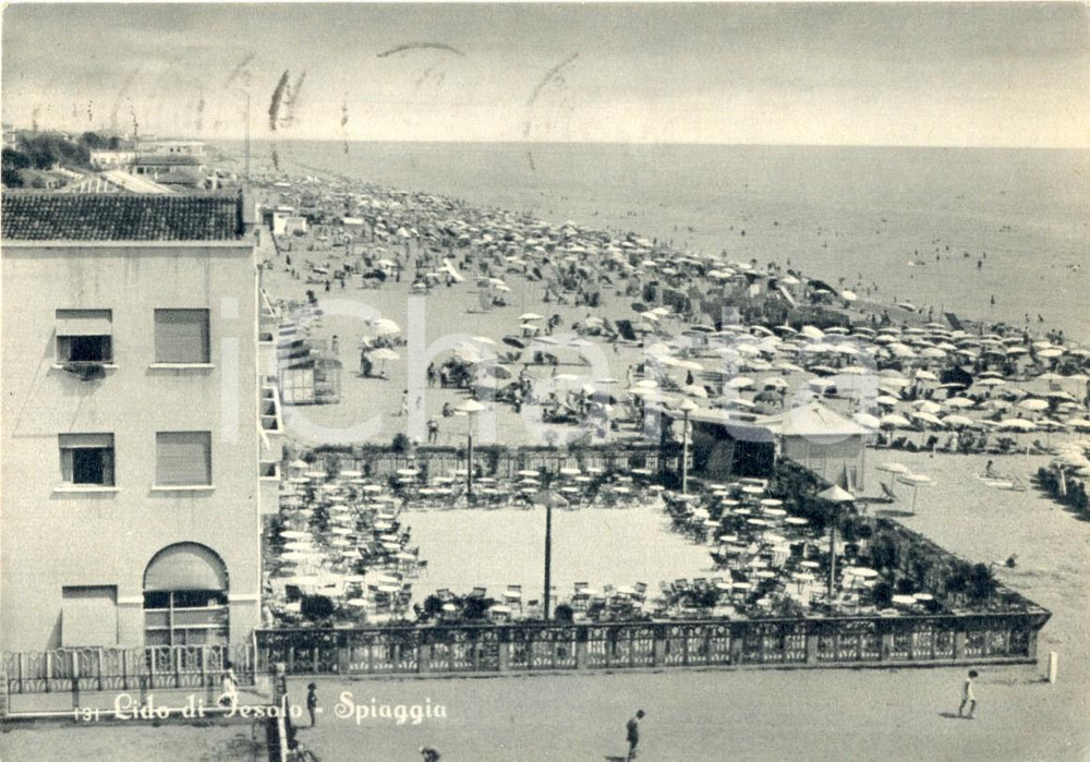 Cartolina originale da collezione 1958 LIDO DI JESOLO VE Veduta della spiaggia con bagnanti ANIMATA FG VG 1