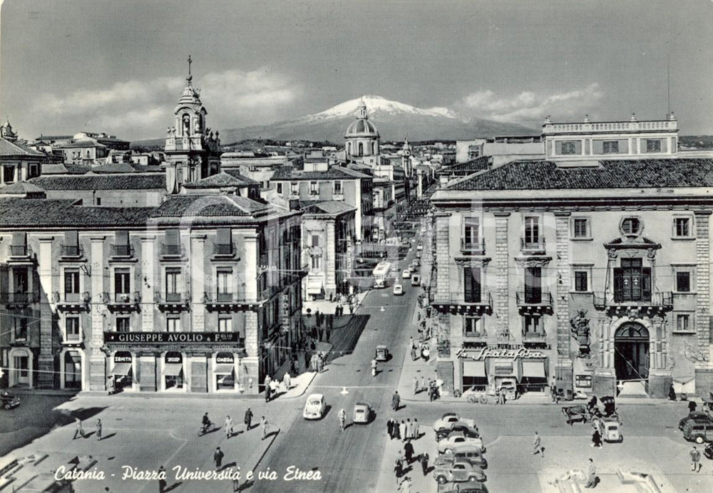 Cartolina originale da collezione 1956 CATANIA Giuseppe AVOLIO e SPATAFORA in piazza UNIVERSITA  e via ETNA FG VG 1