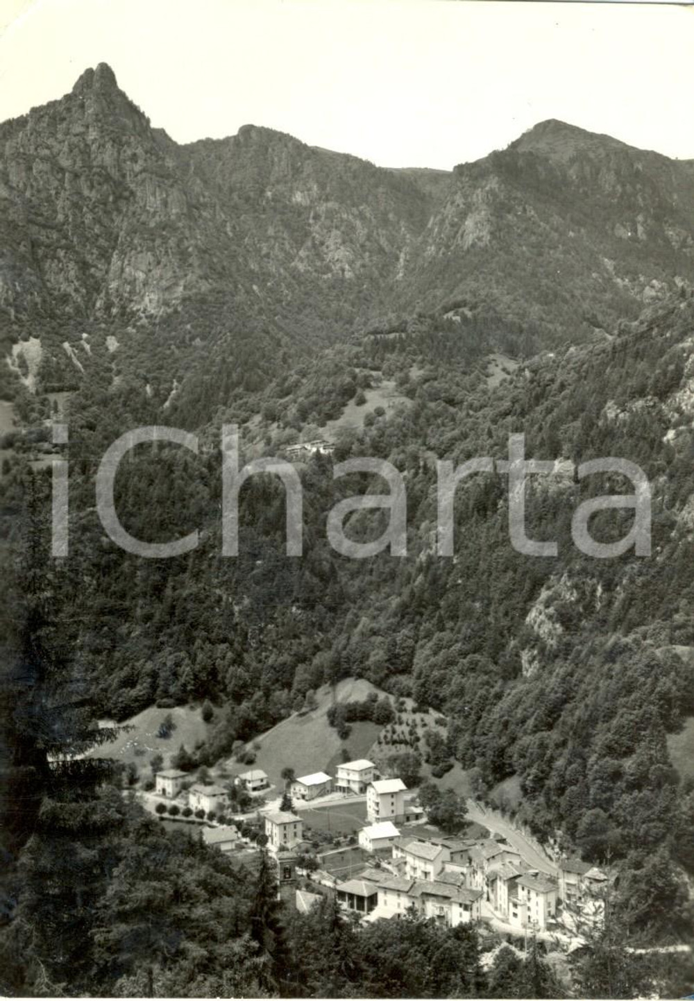Cartolina originale da collezione 1959 ISOLA DI FONDRA BG Panorama del paese e della VAL BREMBANA FG VG 1