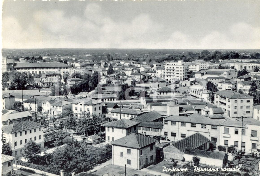 Cartolina originale da collezione 1956 PORDENONE Panorama parziale della cittÃ  Cartolina postale FG VG 1